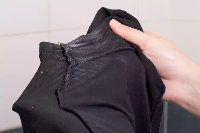 علت از بین رفتن رنگ لباس‌های تیره پس از شستشو